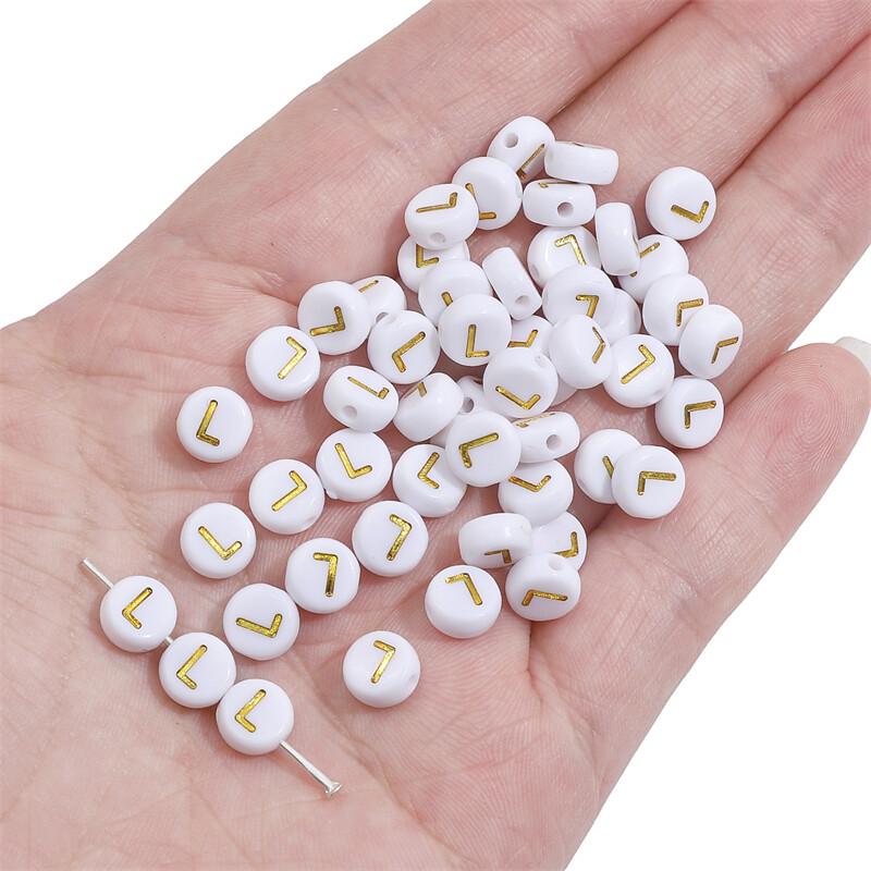50 ks Akrylové zlaté A-Z anglické písmenkové korálky Ploché kulaté korálky s abecedou pro výrobu šperků DIY Pár Přátelství Náramek Náhrdelník