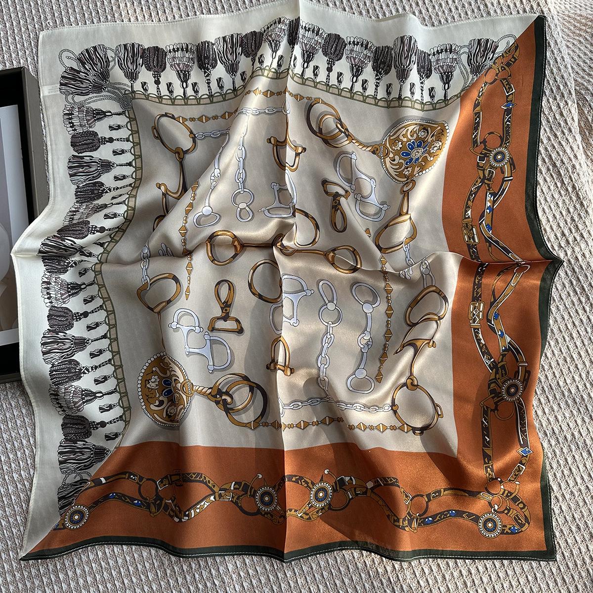 Retro chain horseshoe buckle printed silk scarf women s 100% mulberry silk 65cm square scarf neck protection small scarf 65*65cm