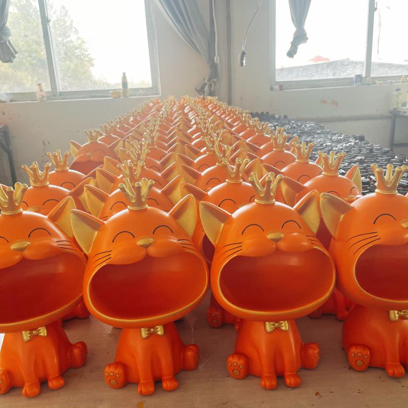 Creative Cat Light Luxury Resin Ornament for Home Decor & Key Storage