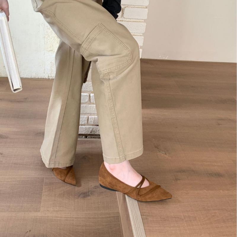 Hong Kong French retro Mary Jane shoes women's autumn 2025 new shallow mouth niche suede inner height-increasing pointed single shoes