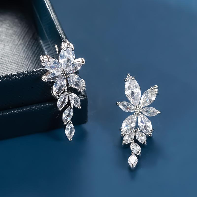 Super Flash Copper Inlaid Zircon Stud Earrings, Celebrity Women's Elegant Temperament Earrings, High-end Light Luxury Bridal Earrings Accessories