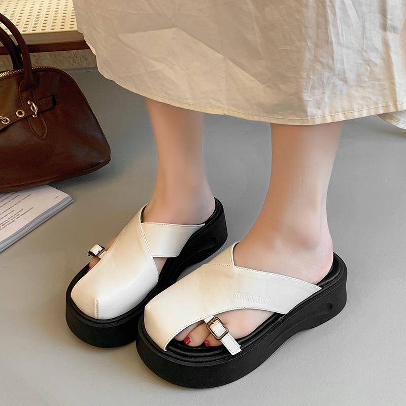 French evening slippers women's summer wear 2025 new Korean version retro temperament casual lazy temperament thick-bottomed sandals
