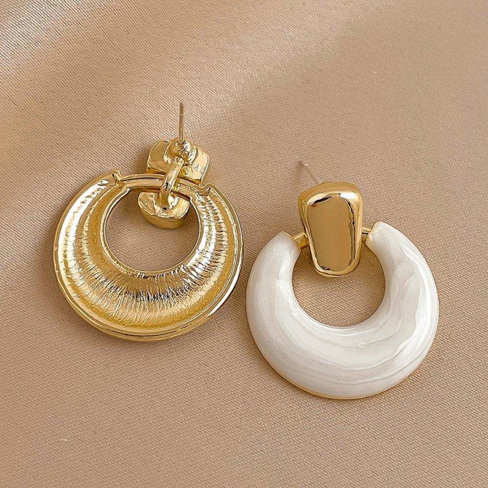 Korean Temperament White Oil-dripping Geometric Circle Gold Tone Dangle Earrings Women Simple Retro Daily Commuting Jewelry Gift