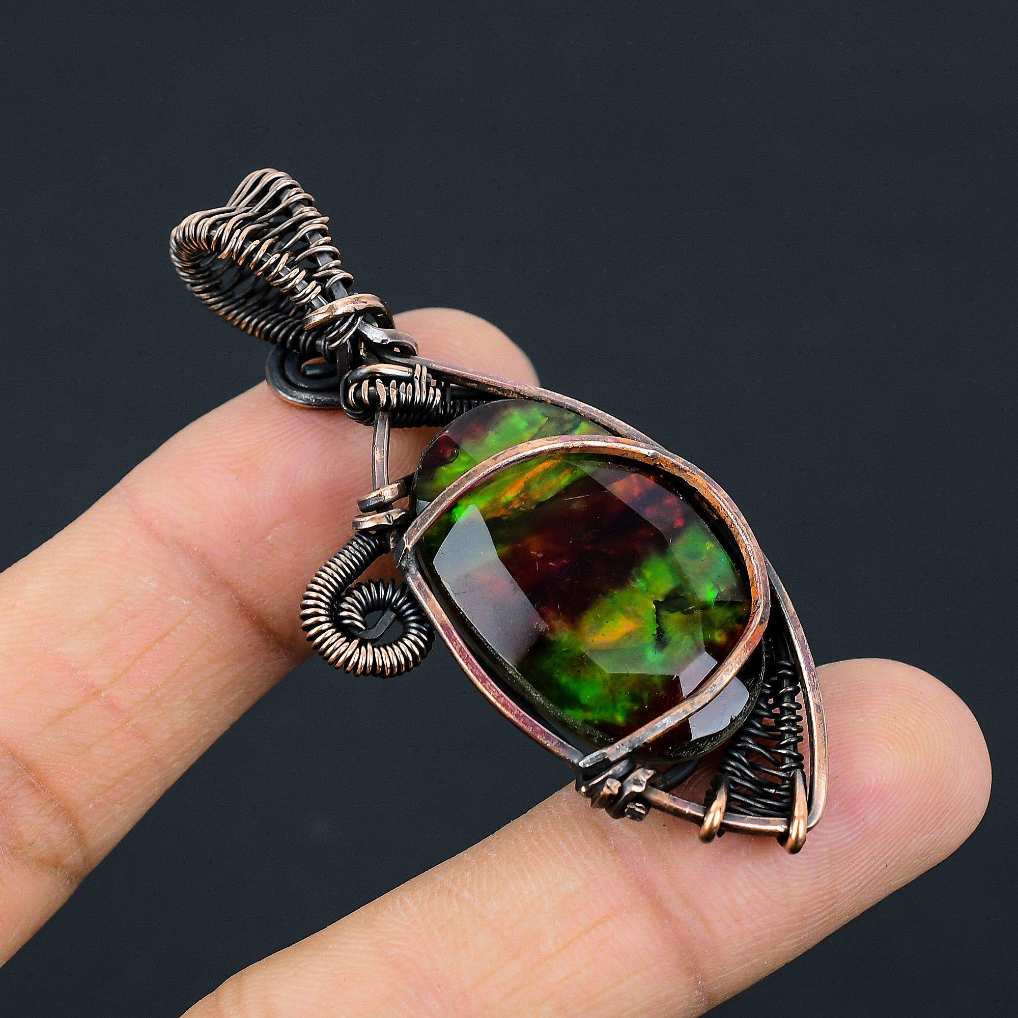 Подвеска из медной проволоки с аммолитовым камнем — фото 5