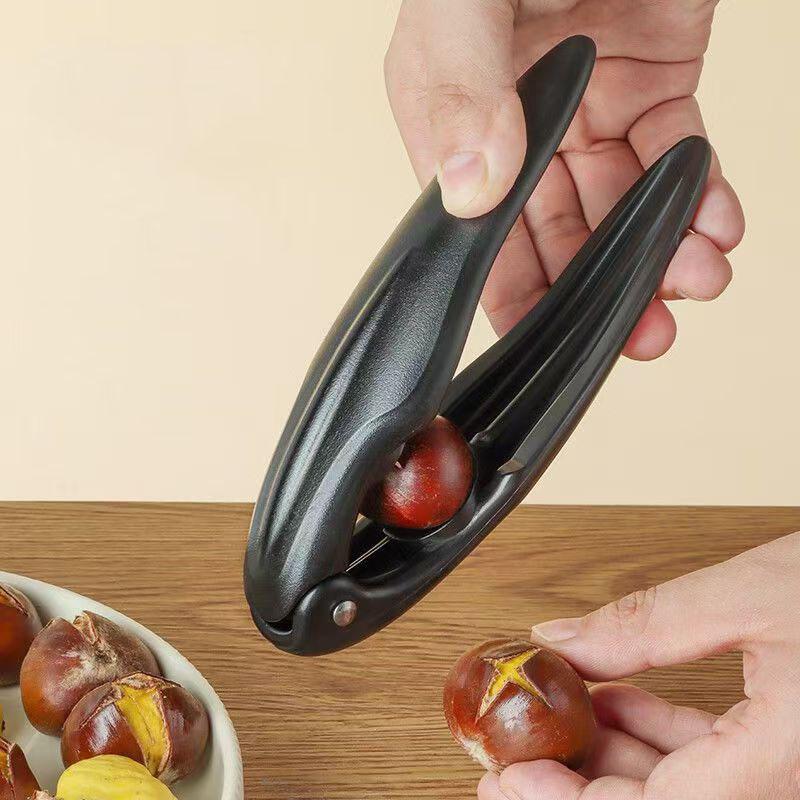 1pc Multi Functional Chestnut Bottle Opener Plastic Nut Clip with Cross Serrated Blade Household Kitchen Tool Plastic Nut Clip