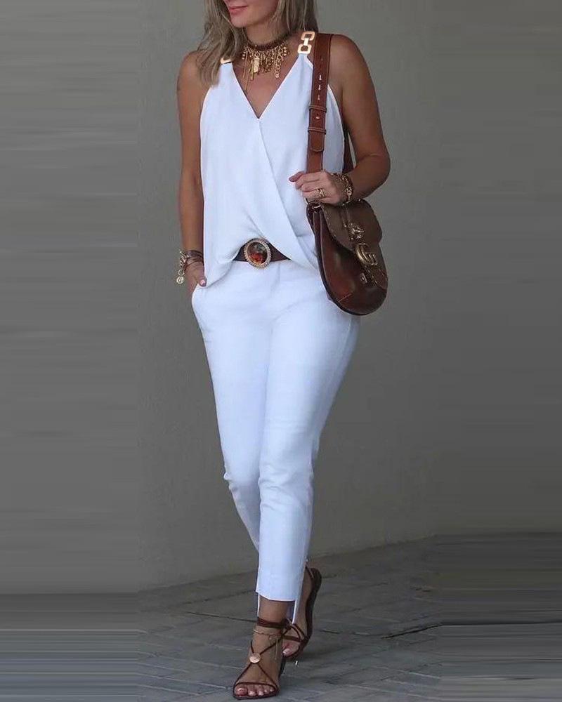 

Жіночий літній топ-майка з V-подібним вирізом, принтом та металевою пряжкою Medium