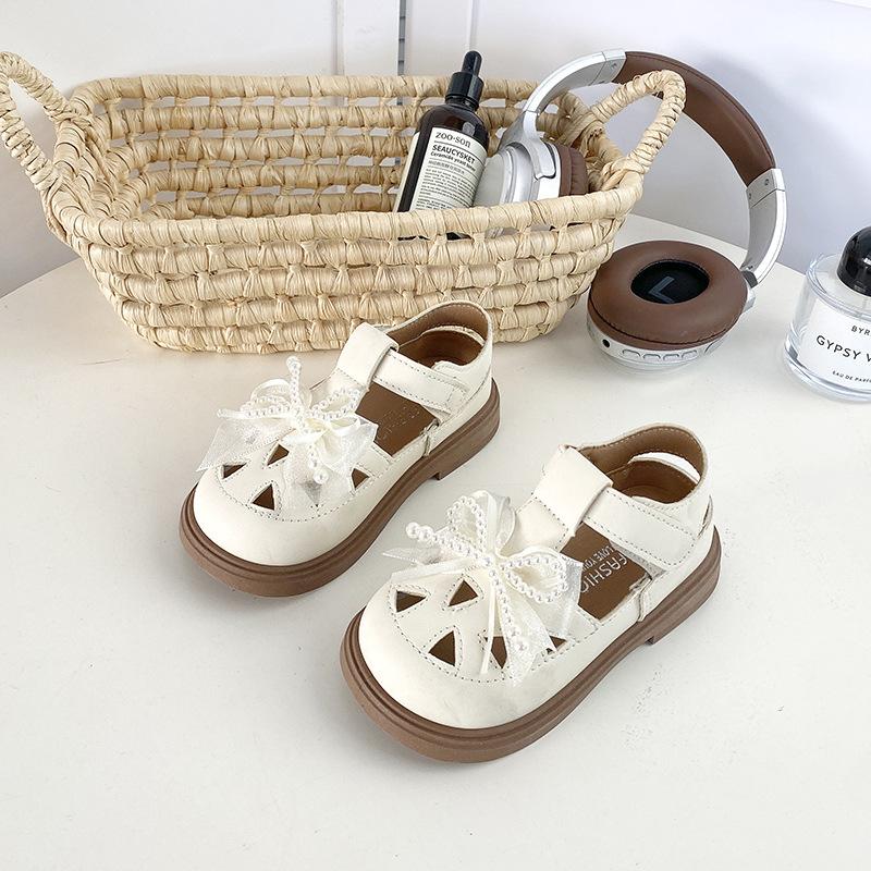 Kids Girls Bow & Pearl Decor Closed Toe Hollow Out Sandals 20 белый