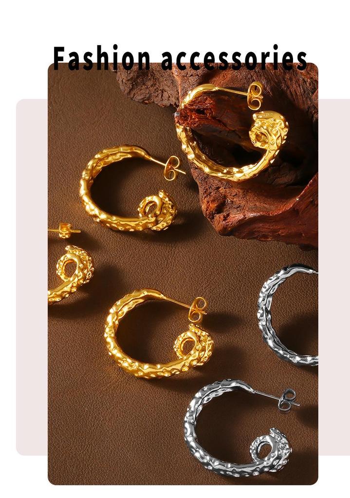 European & American Design 18k Gold Pleated C-Shaped Titanium Earrings