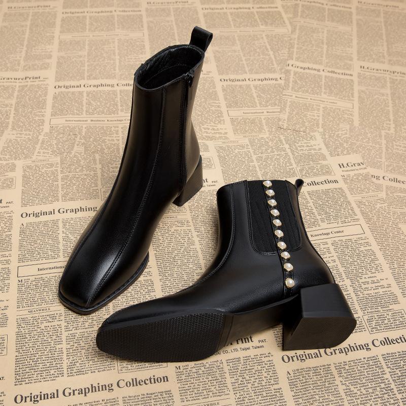 

Autumn and winter medium heel thick heel velvet Chelsea Martin boots this year s popular small short boots women s fashion 39