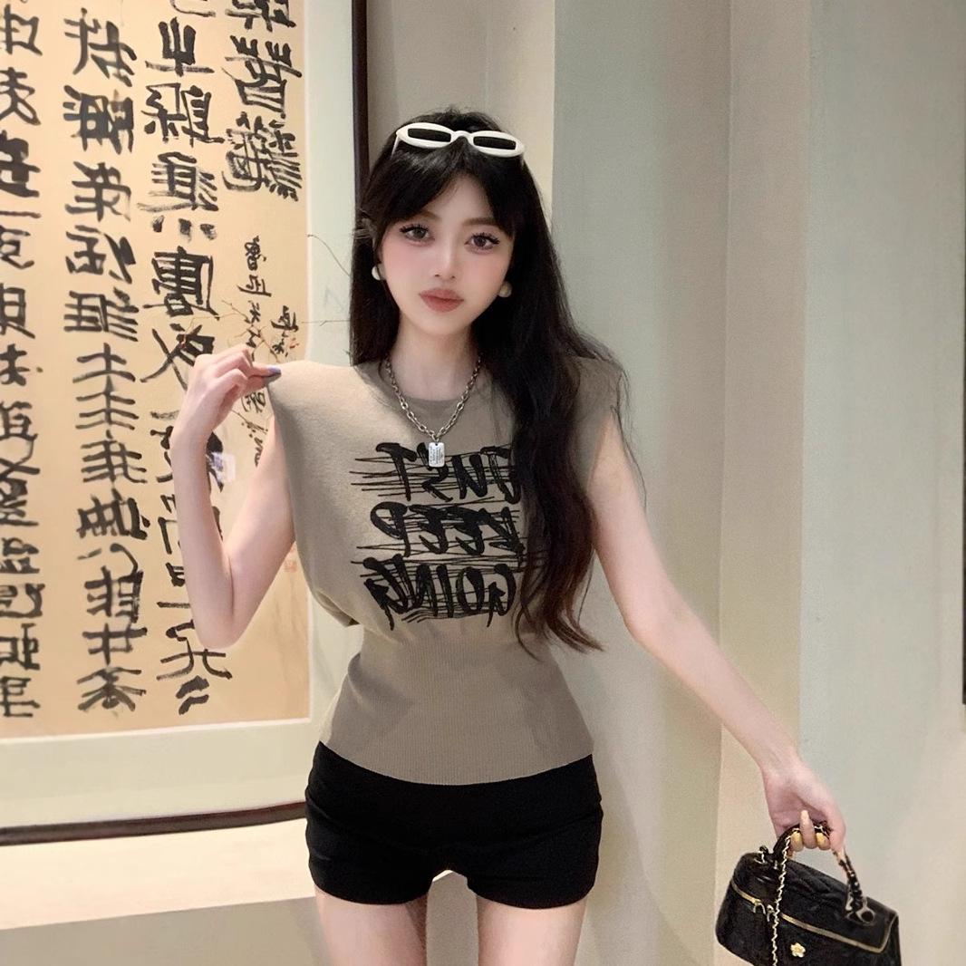 

Топ без рукавов Spicy Girl вязаный с принтом букв - Летний приталенный дизайн One Size (up to 125 jin) хаки