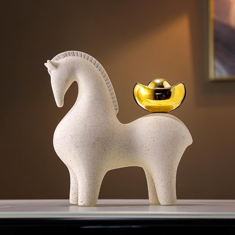 Glückliches Pferd Keramik Kleines Ornament Haus Wohnzimmer Skulptur Ornamente Geschäft Büro Empfang Eröffnungsdekoration Einweihungsgeschenk
