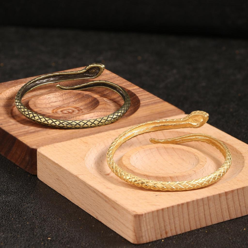 Elegant Ladies Snake Bracelet Adjustable Open Bangle Party Wear Bracelet Suitable for Distinctive Fashion Statements