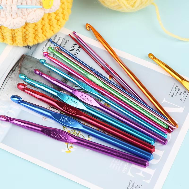 Fenrry 14 Sizes Crochet Hooks Needles Yarn Knitting Sewing Hooks Crochet Hooks Set Multicolor Aluminum