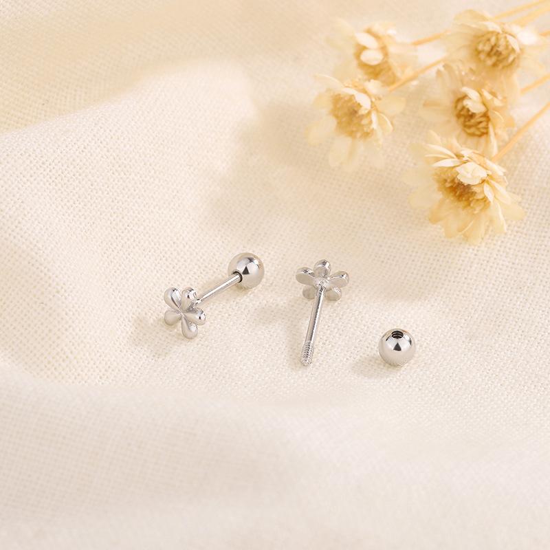 

Cute Sweet Little Five Leaves Flower Stud Earrings for Women Luxury Silver Color Stainless Steel Piercing Korea Earring Jewelry срібний