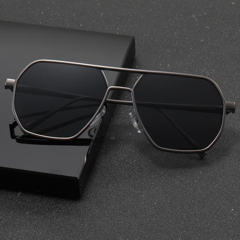 1 Pair of Men's Metal Geometric Frame Flat Top Texture Decorative Glasses Fashionable Business and Leisure Decoration