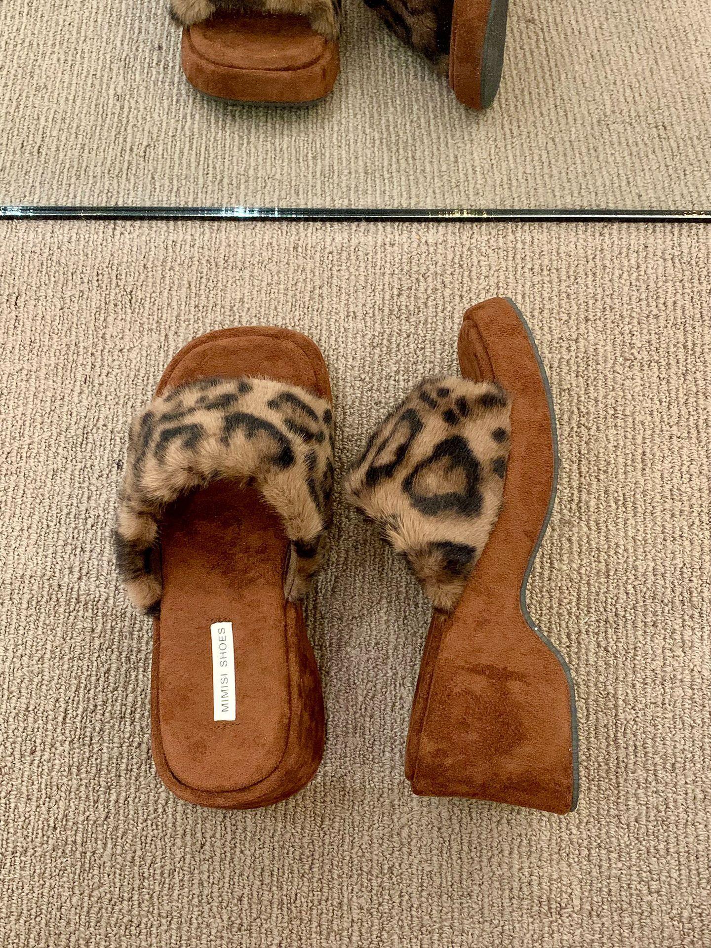 

Wedge heel vintage French versatile wool shoes women s shoes wear the new fall 2025 high heels plush slippers 40 цветной печати леопарда