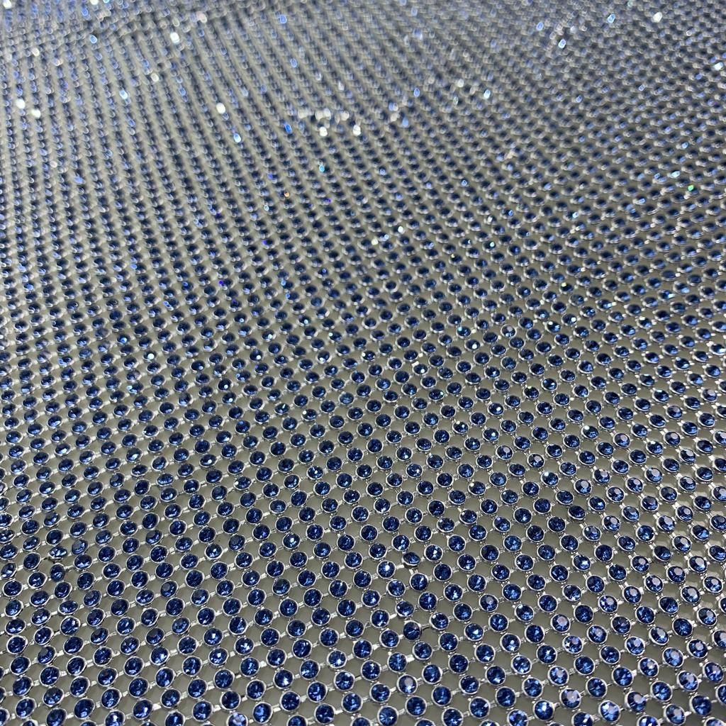 Hochwertiger Lieferant 3mm Masche Strasssteine Blatt Aluminium Kristall Stoff für Kleid Bekleidung