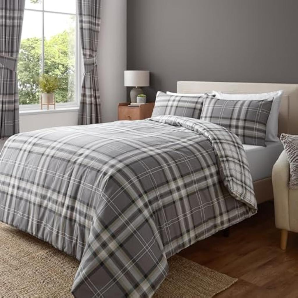 Red Plaid Double-sided Printed Bedding Set 100% Polyester Quilt Cover Set Breathable Soft and Machine Washable