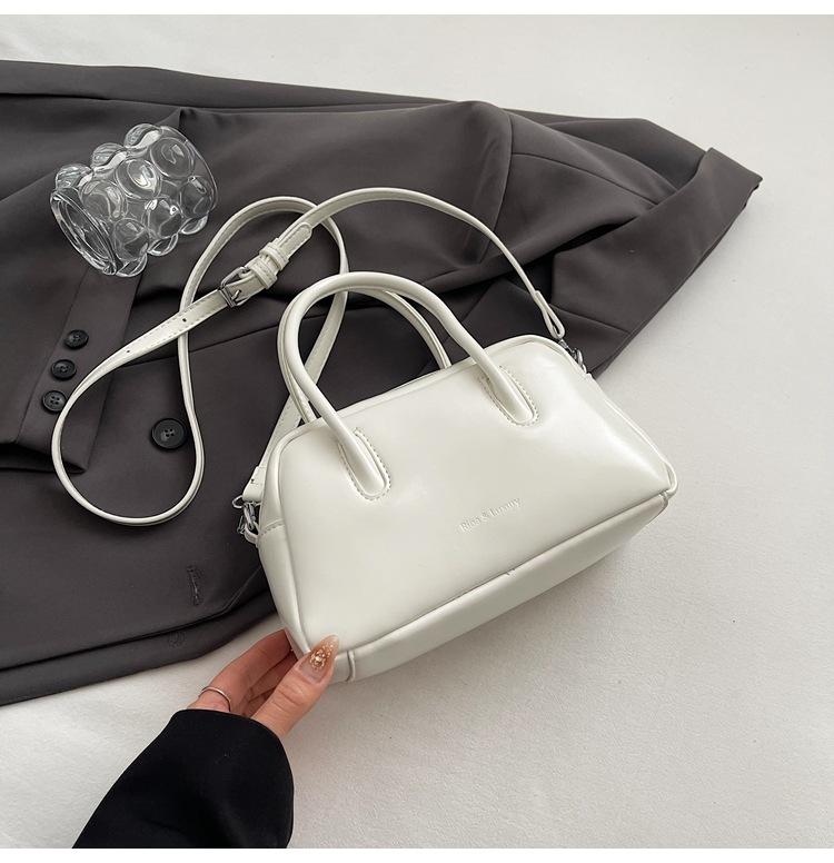 

Retro fashion portable bowling bag 2025 new solid color shoulder bag foreign style simple messenger small square bag