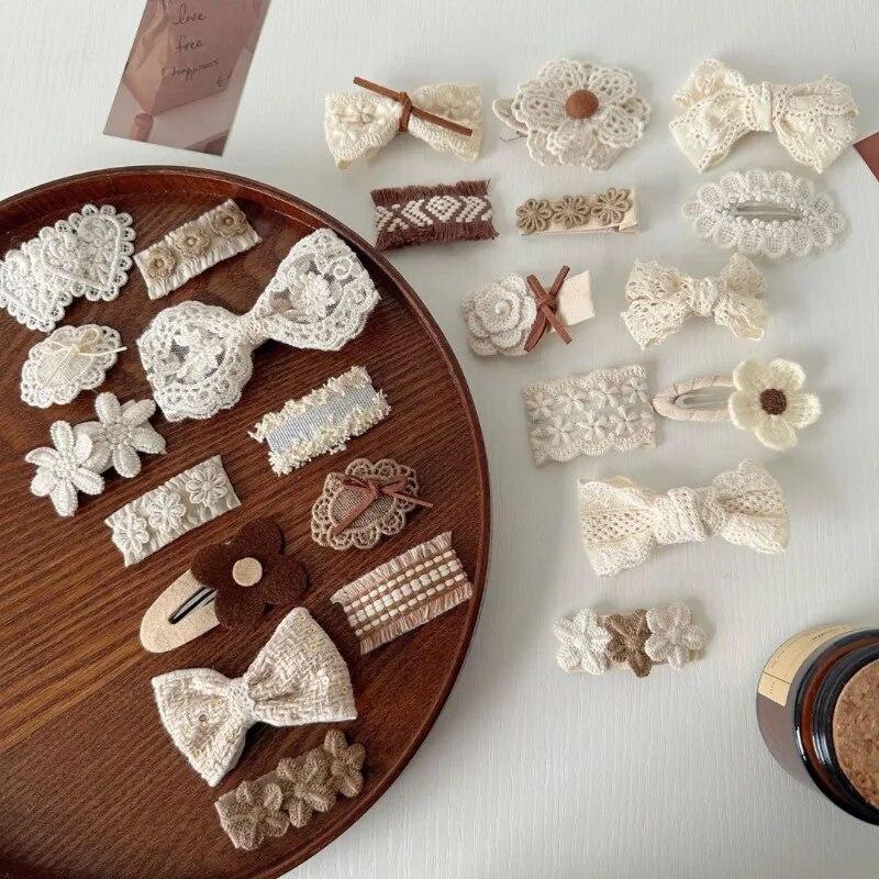 2 stk/sett Søt Babyjente Hårspenne Søt Prinsesse Blonder Sløyfe Blomster Hårnål for Småjente Stoff Pannelugg Sideklemme Barn Hodeplagg