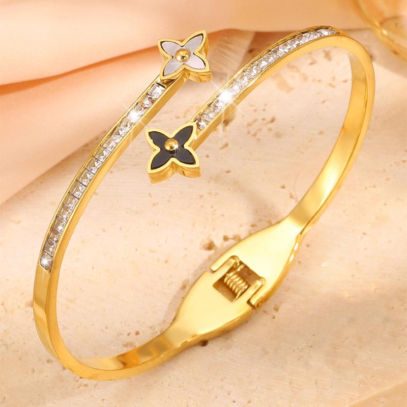 Four-leaf Clover Titanium Steel  Female High-end Sense Does Not Fade Oval Elastic Opening  Personalized Versatile Diamond-encrusted 