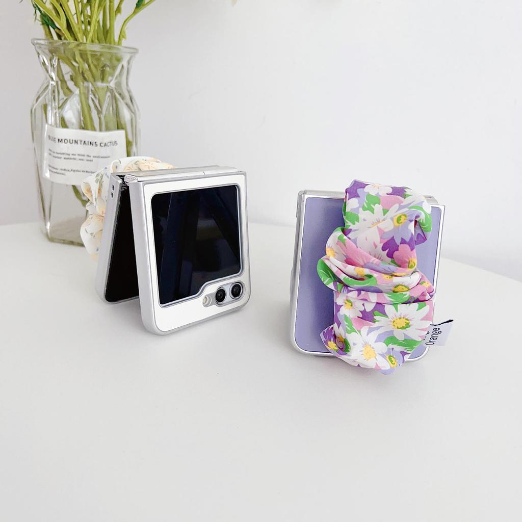 Samsung Z Flip 7 Pearlescent Leather Texture Wristband Case