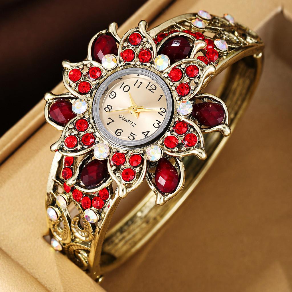 Fashion Quartz Watch For Women With Diamond Inlay And Alloy Bracelet