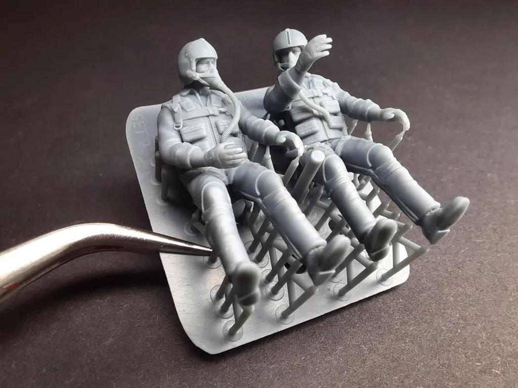 Rise144Models American Pilot Seated Posture Set 2 Plastic Model Parts RMA48006 1/48 1960s-1970s (2 Figures)