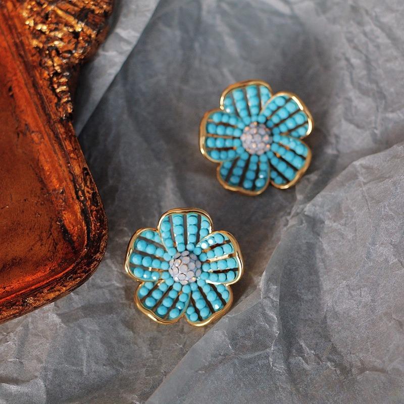 

Vintage medieval replica colored gemstone flower earrings earrings небесно-голубой