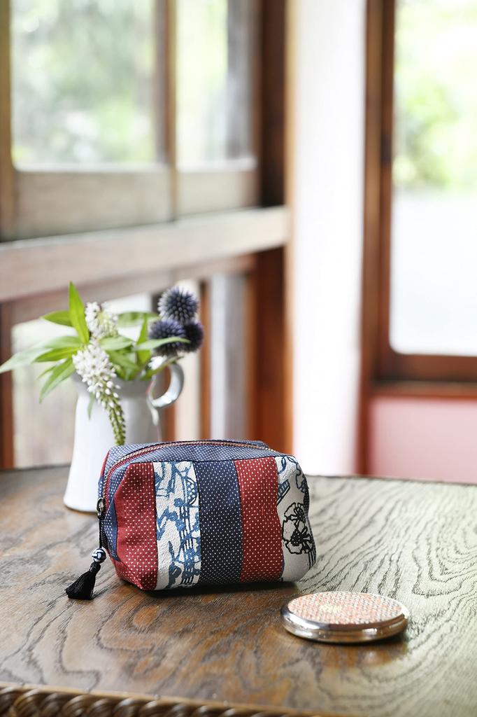 Upcycled Kimono Book “Enjoying Indigo Dyeing and Oshima Tsumugi Bags Made from Vintage Fabrics” (Lady Boutique Series No. 8170)