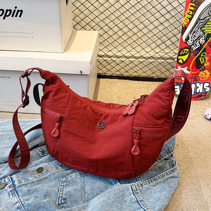 Large capacity canvas bag women s spring and summer niche design shoulder messenger bag simple commuter dumpling bag красный