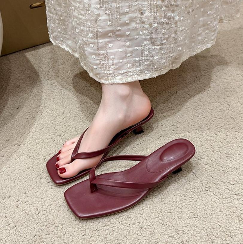 

Summer Soft Leather Square Toe Cat with Flip-flops Women Fashion Thin Belt Thin Heel Soft Sole Slippers chanclas mujer chinelo 36 вина червоного кольору