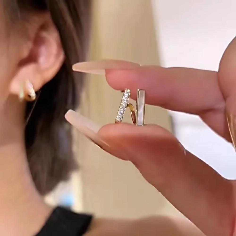 2025 New Trend Simulation Pearl Long Earrings Women's Flower Rhinestone Wedding Pendant Earrings Fashion Korean Jewelry Earrings