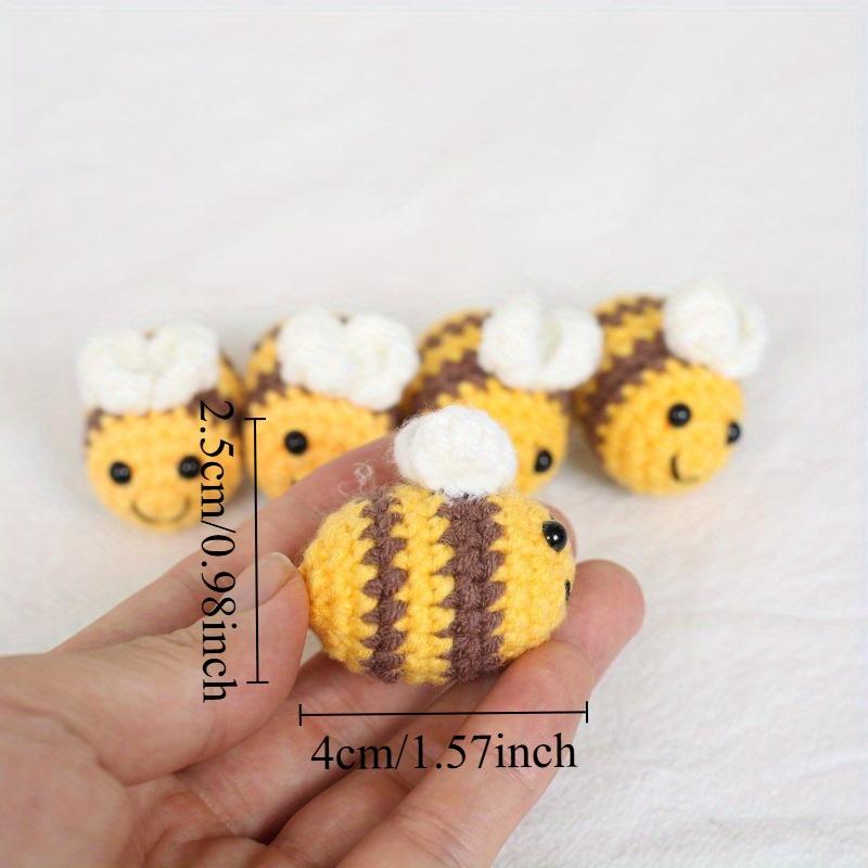 Handmade Crochet Bee Keychain, Yarn Knitted Insect Pendant, Creative Cute Animal Charm - Perfect Gift for Friends, Parents