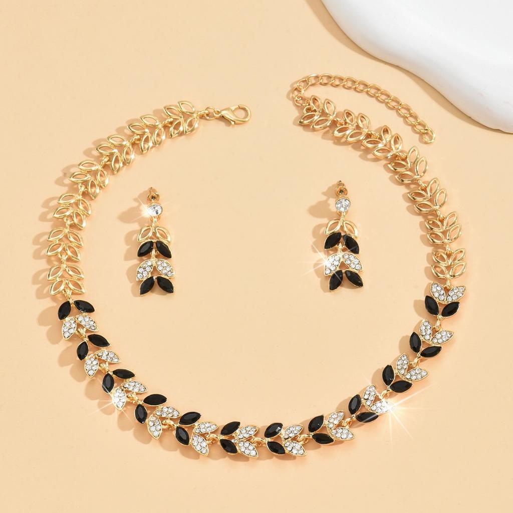 Niche Design Sense Light Luxury Temperament Alloy Set Women'S Luxury Earrings Necklace Two-Piece Chain