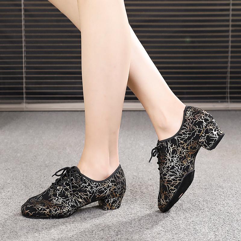 Comode Scarpe da Danza Latina - Tacco Basso per Donne e Tacco Medio per Uomini, Punta Chiusa, Perfette per Cha Cha & Danza Standard.