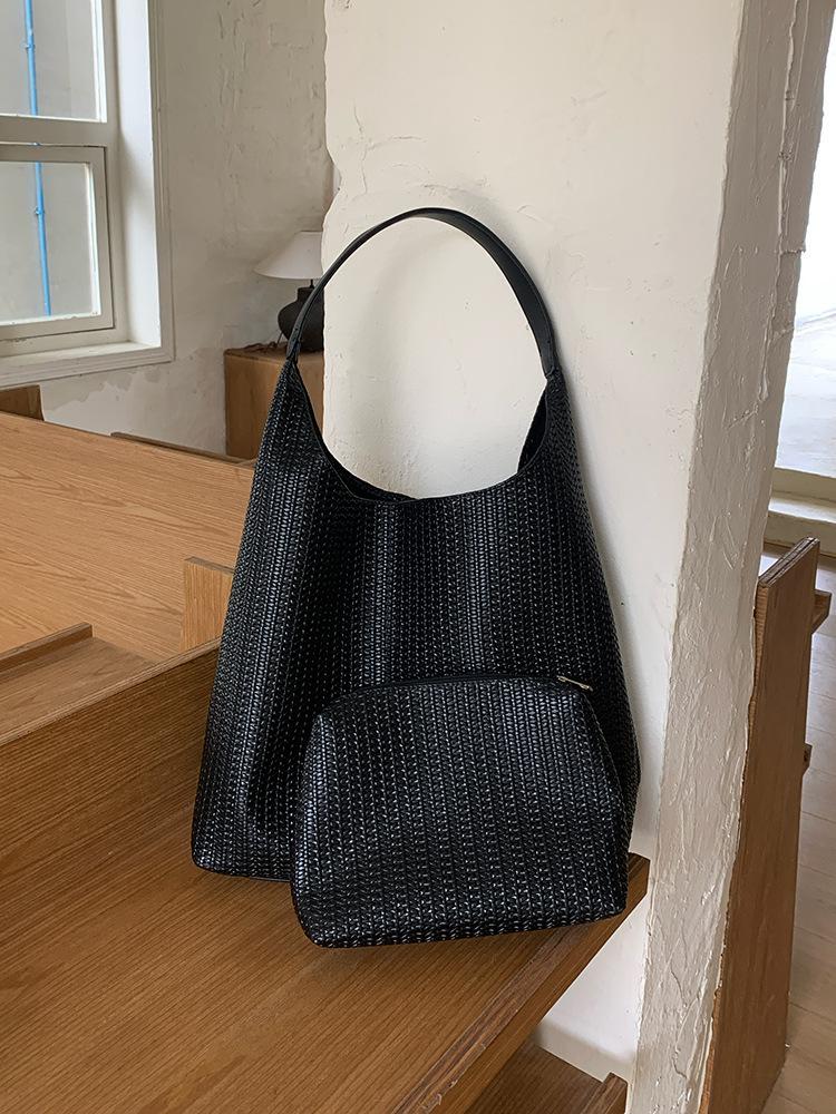 

Вместительная ретро модная и простая однотонная универсальная большая сумка-тоут через плечо для通勤, плетение из мягкой кожи чёрный