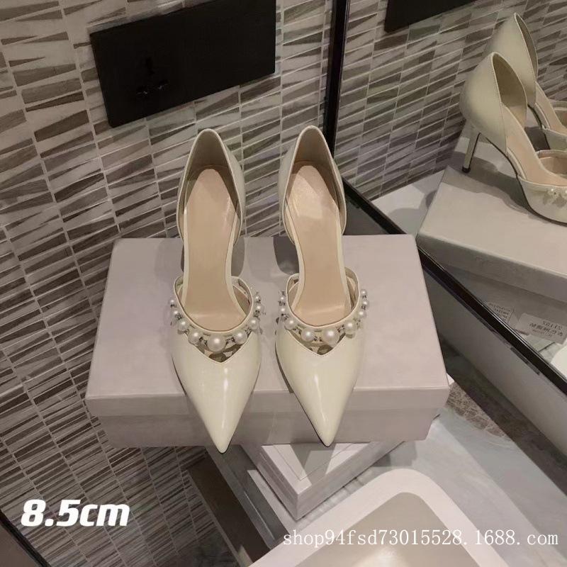 

Bentou patent leather women s high heels, thin heel pearl word with shallow mouth hollow single shoes, bag head women s sandals 40 білий