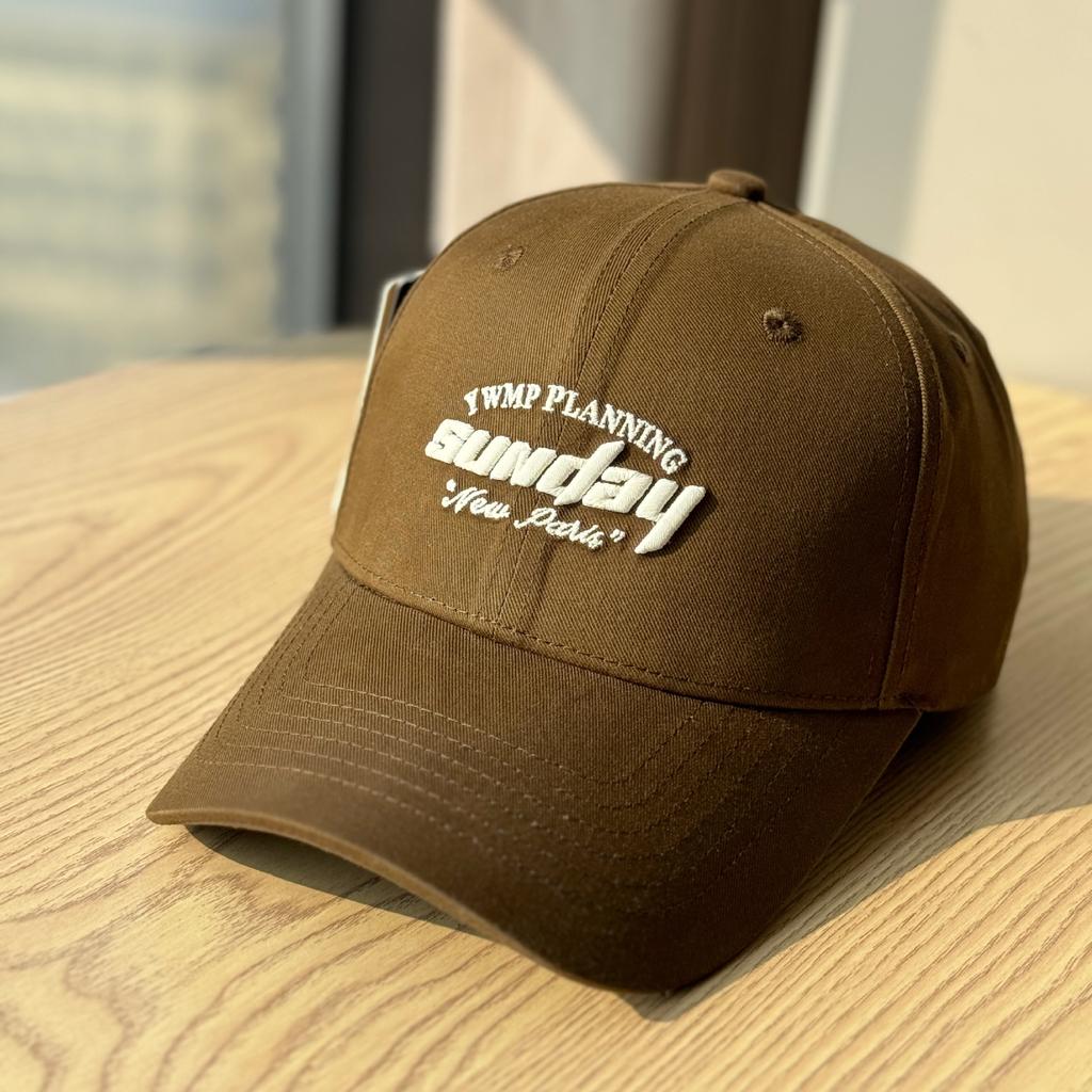 New style face-slimming cap for women, Korean version with letter embroidery, hard-brimmed baseball cap, versatile for couples, suitable for travel,