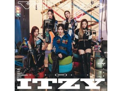[CD] Voltage Edição Padrão com Livreto de Letras Cartão Colecionável ITZY WPCL-13373