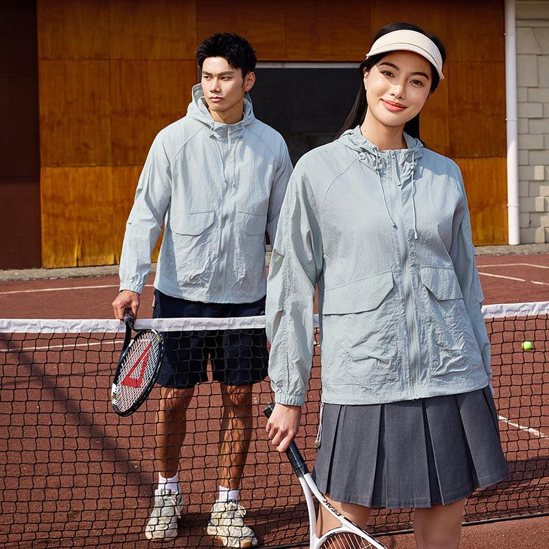 Outdoor functional sunscreen clothing for men and women, anti-splashing sunscreen clothing, light and breathable spring and summer tooling jacket