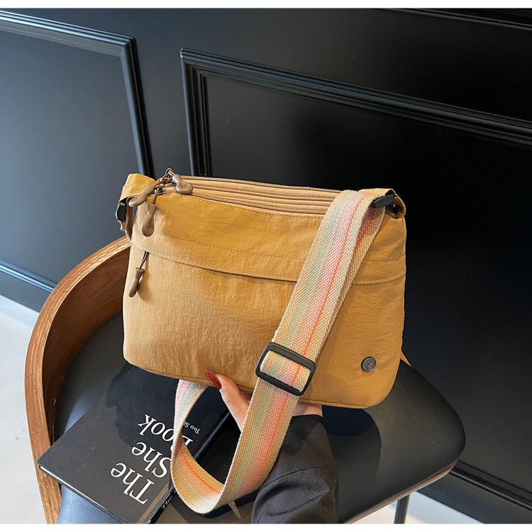 Modische Umhängetasche Damen schlichte Schulter ultraleicht hochwertiger Sinn Nische vielseitig exquisit neue Pendlertasche