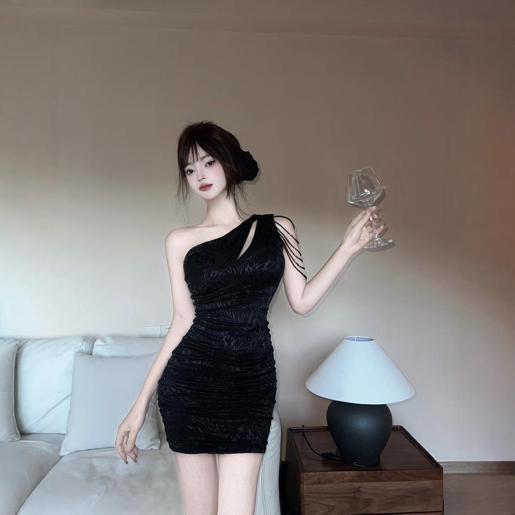 Night Shop Sexy Off-the-shoulder Evening Dress, Hip Wrap, Small Black Dress Inside, Waist and Thin, Single Shoulder Pure Desire Suspender Dress
