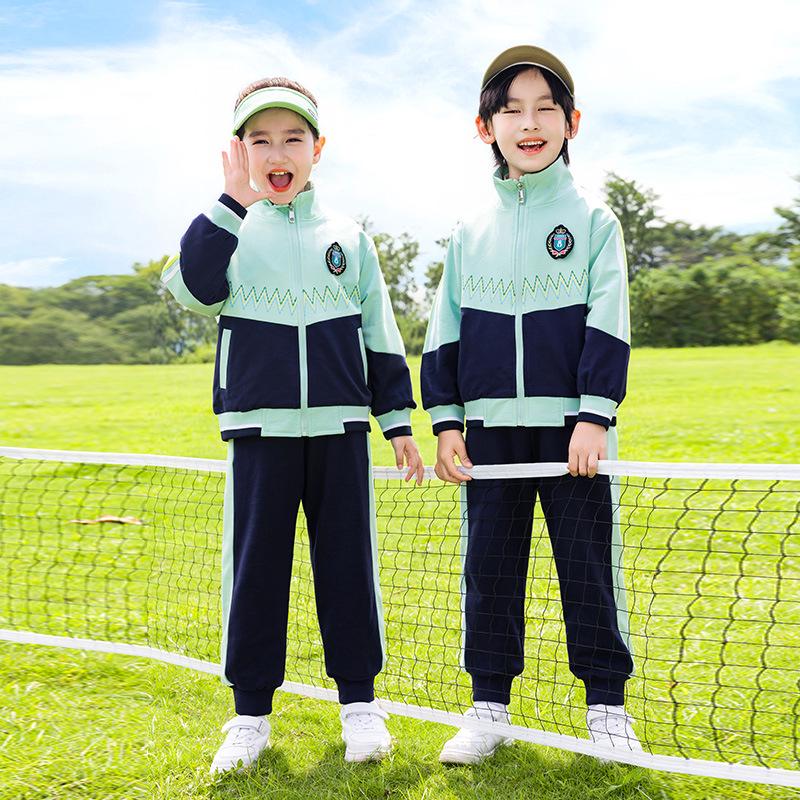 Set Uniforme Sportiva Autunnale per la Prima Elementare: Giacca a vento invernale e completo a tre pezzi per la scuola materna