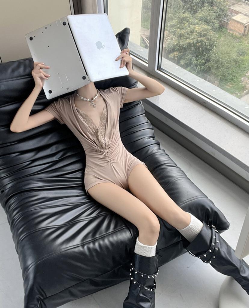 Shoulder splicing v-neck slim design niche versatile summer lace spice girl feeling pure T-shirt onesie