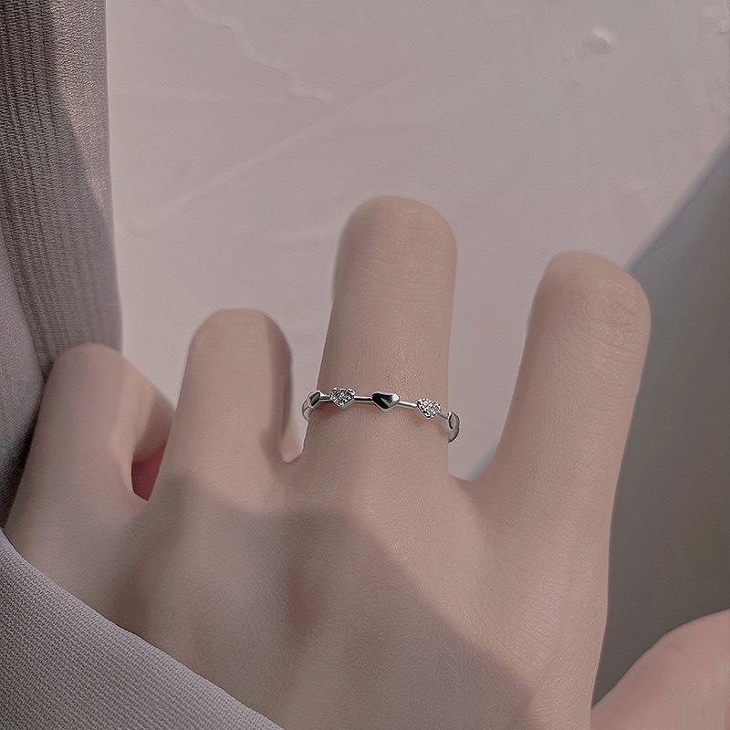 Unique Design Finger Ring For Women High-end Feel Alloy Inlay Gemstone