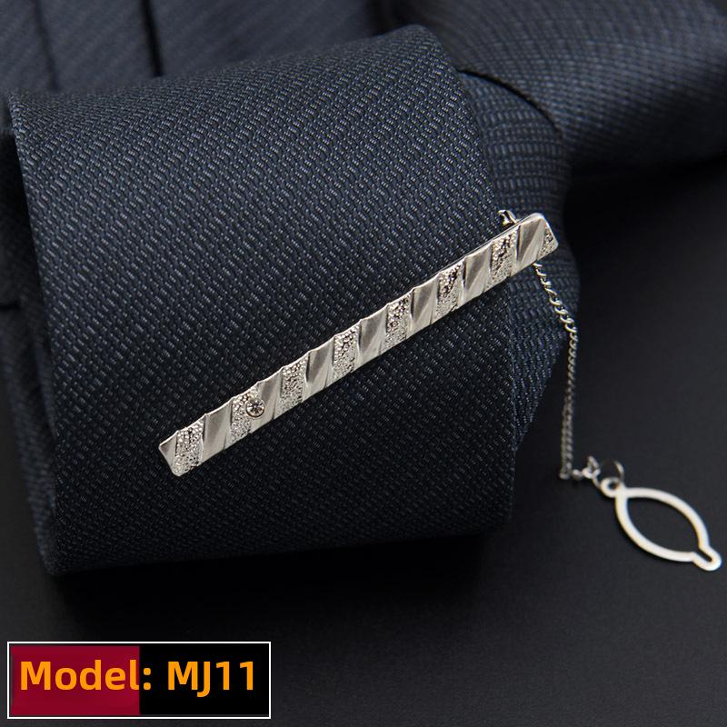 Silberne Krawattenklammer für Herren – formelles, schlichtes, professionelles Accessoire