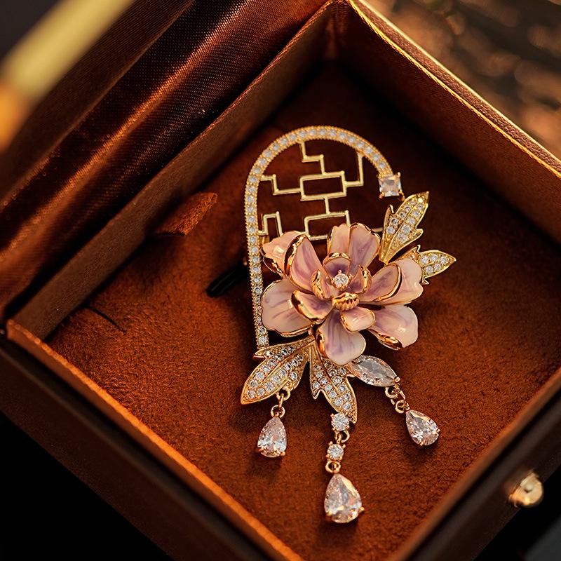 

Lingxin Винтажная китайская брошь с кисточкой и пионом - Роскошная булавка премиум-класса