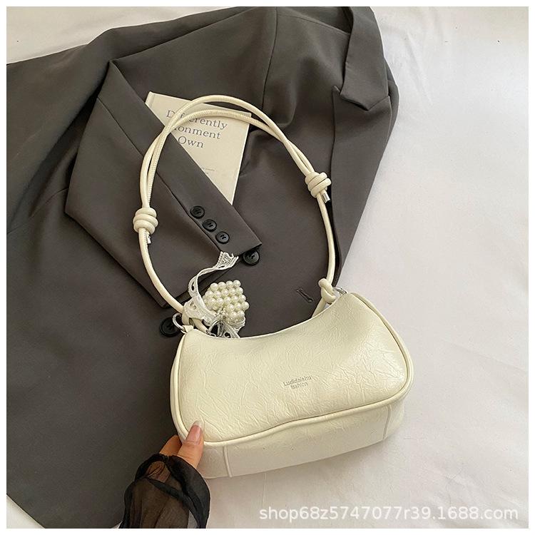 

Niche design sense of foreign style small bag women 2025 new summer fashion versatile messenger bag shoulder armpit bag білий