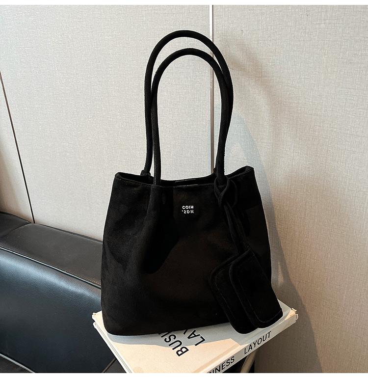 

Popular women s bags autumn and winter 2025 new retro versatile shoulder tote bag large-capacity commuter handbag tide чёрный